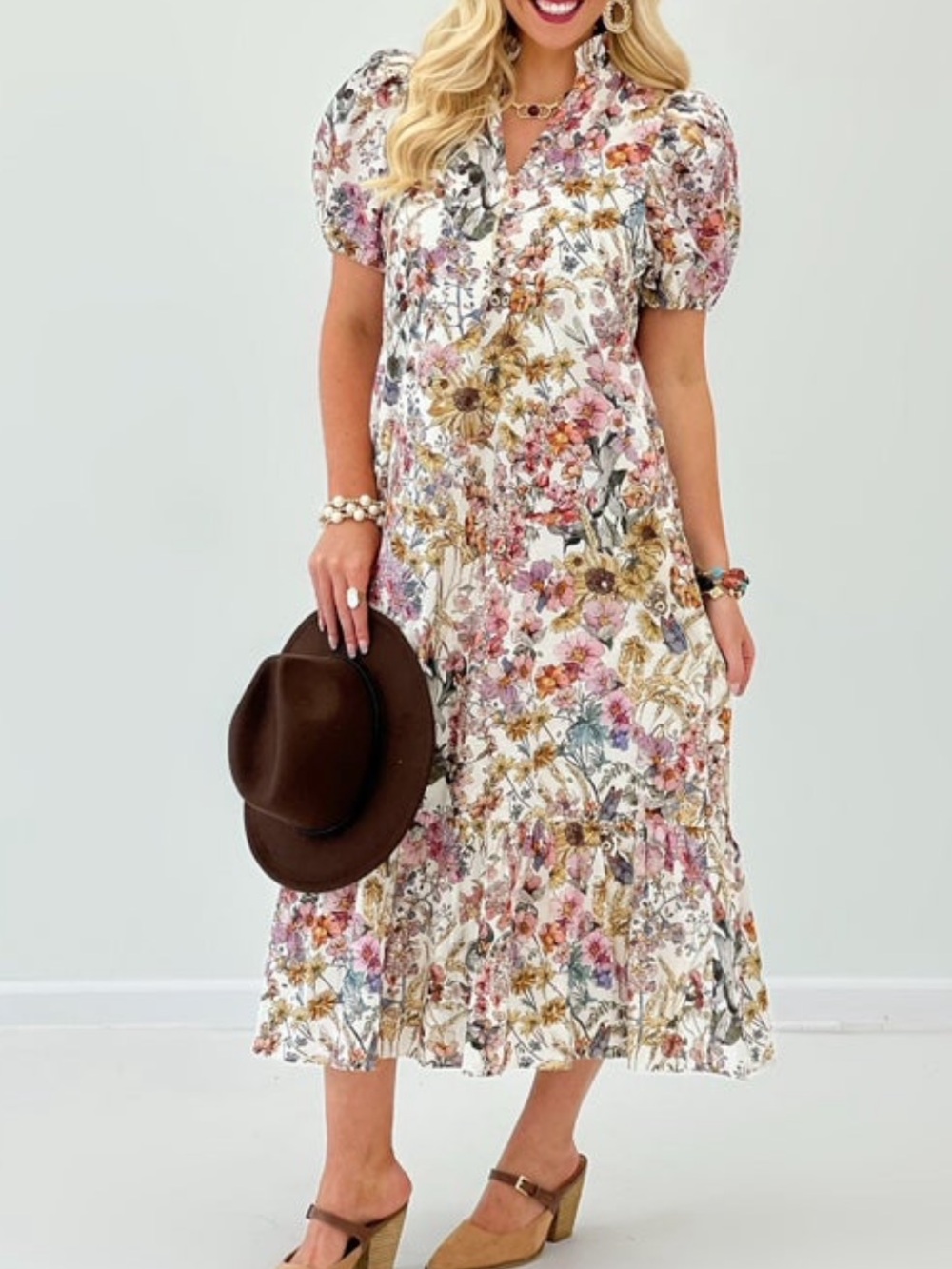 *NWT!* Entro Gorgeous Floral Dress with Gold Accents